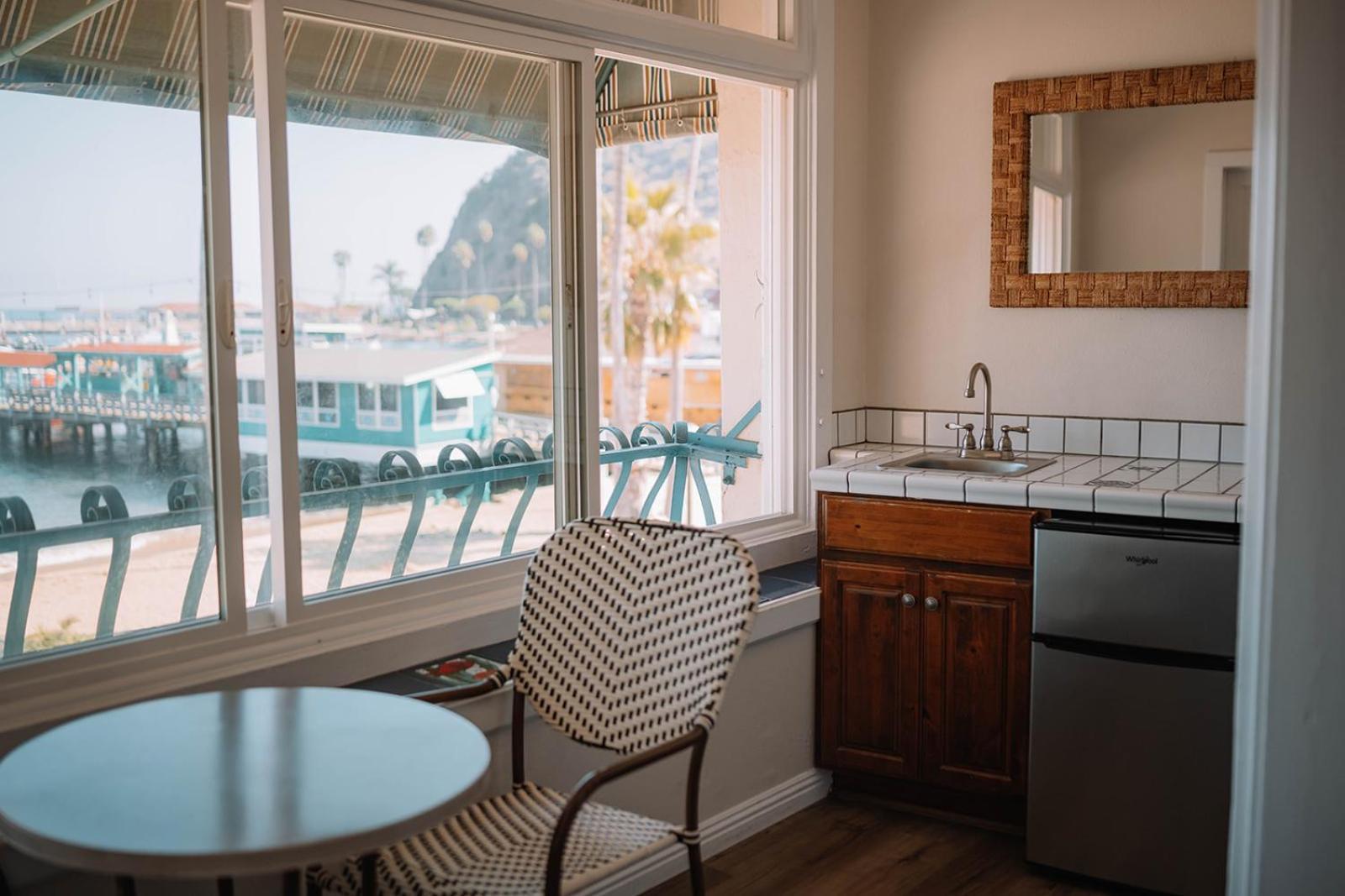 The Edgewater Hotel Avalon Exterior photo