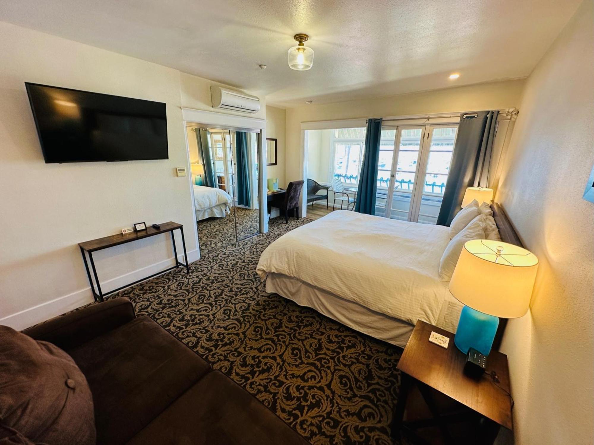 The Edgewater Hotel Avalon Exterior photo